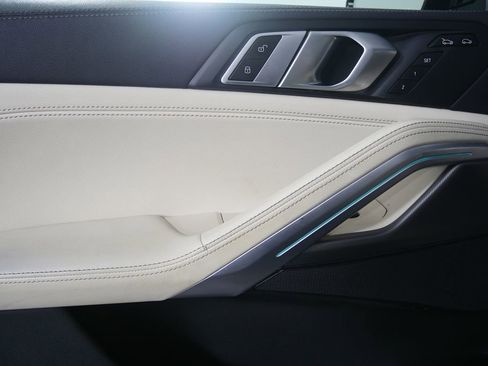 Used 2022 BMW X6 xDrive40i w/ M Sport Package image 8