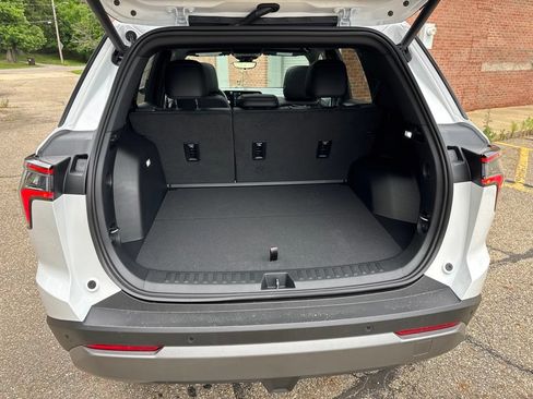 New 2027 Chevrolet Equinox LT w/ Convenience Package II AWD/4WD image 8