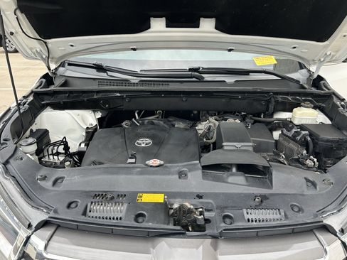 Used 2017 Toyota Highlander Limited Platinum AWD/4WD image 12