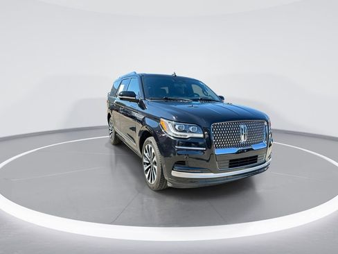 Used 2022 Lincoln Navigator Reserve image 2