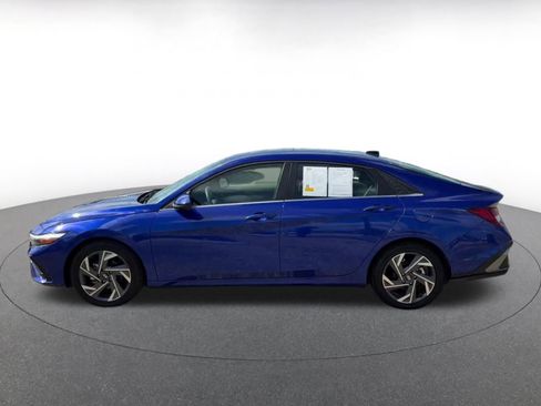 Used 2025 Hyundai Elantra SEL FWD image 7