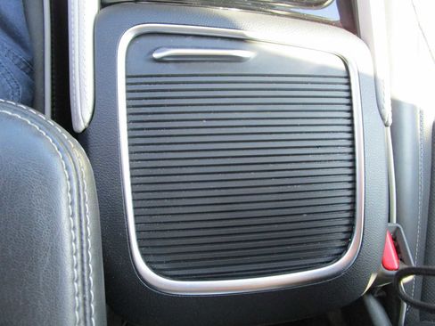 Certified 2024 Chrysler Pacifica Limited image 34