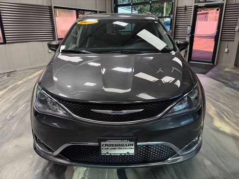 Used 2018 Chrysler Pacifica Touring-L Plus FWD image 37