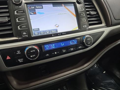 Used 2017 Toyota Highlander Limited Platinum image 24