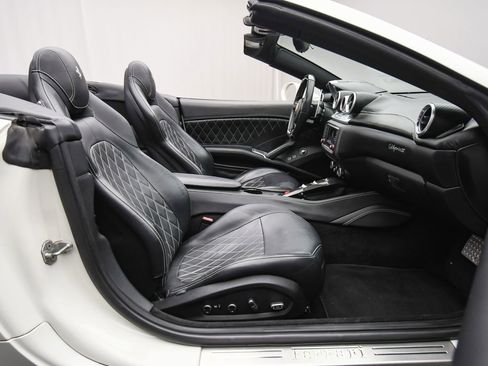 Used 2016 Ferrari California T image 50