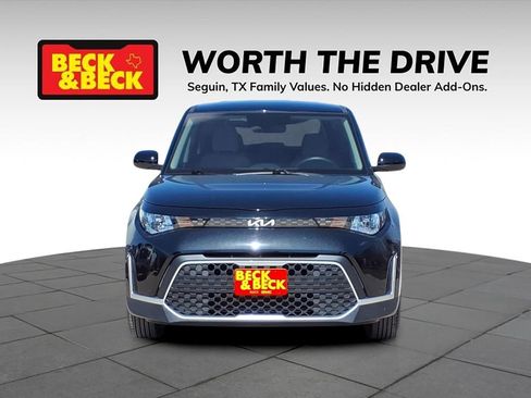 Used 2025 Kia Soul LX image 2