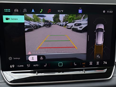Certified 2025 Volkswagen Tiguan SE w/ Panoramic Sunroof Package AWD/4WD image 24