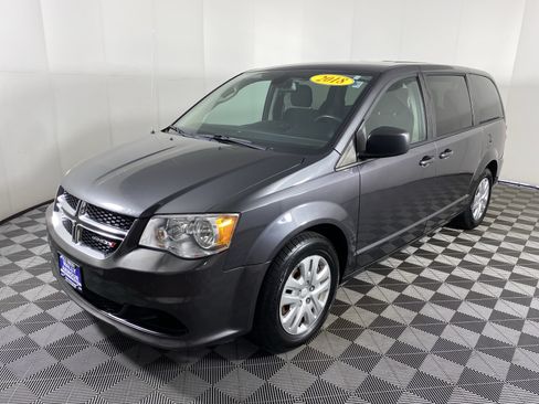 Used 2018 Dodge Grand Caravan SE w/ UConnect Hands-Free Group FWD image 9