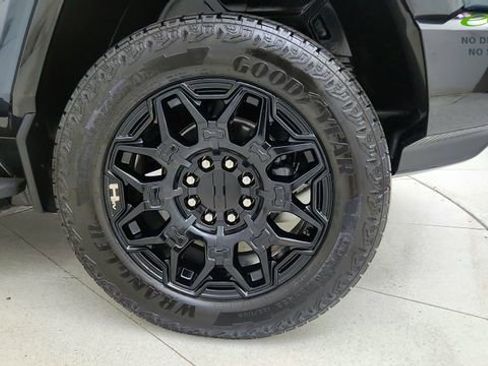 Used 2025 GMC Hummer EV 3X w/ LPO, Illumination Package AWD/4WD image 63