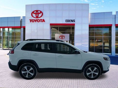 Used 2022 Jeep Cherokee Limited image 2