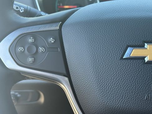 Used 2023 Chevrolet Traverse LT image 13