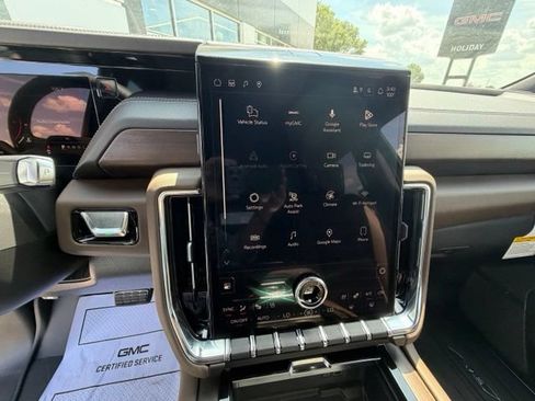 New 2026 GMC Yukon Denali Ultimate w/ LPO, Floor Liner Package AWD/4WD image 11