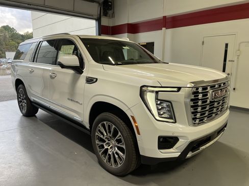 New 2026 GMC Yukon XL Denali image 3