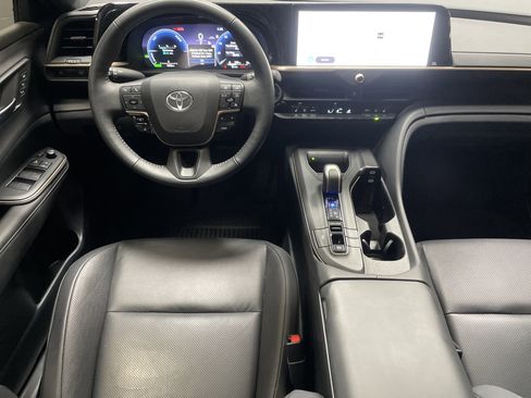 Used 2023 Toyota Crown Limited image 29