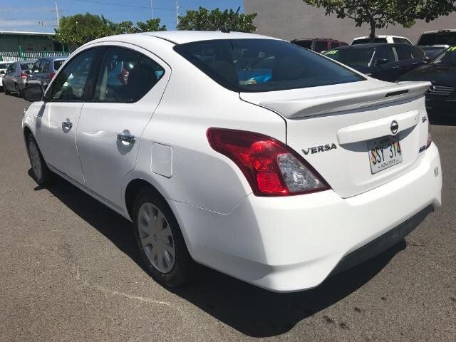 Used 2016 Nissan Versa SV FWD image 2