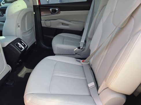 Certified 2022 Kia Sorento EX w/ Panoramic Sunroof Package image 19