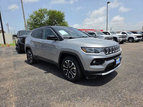 Used 2024 Jeep Compass Limited AWD/4WD image 7