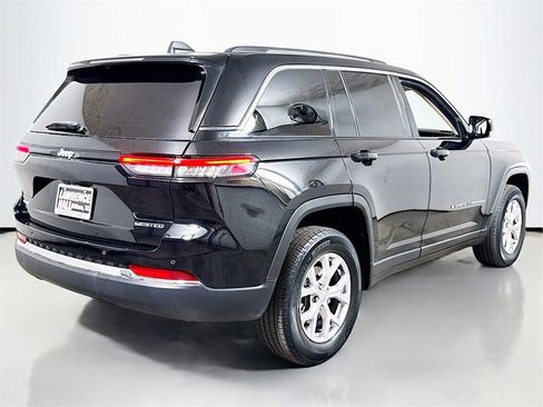 Used 2022 Jeep Grand Cherokee Limited image 4