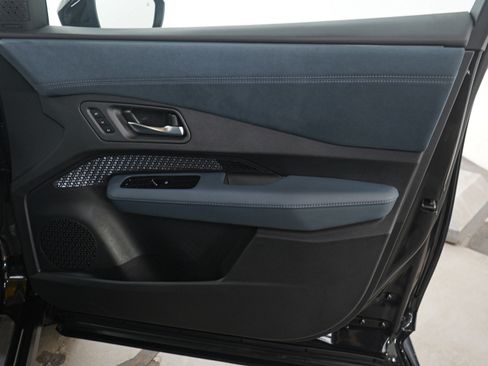 Used 2024 Nissan Ariya AWD image 12