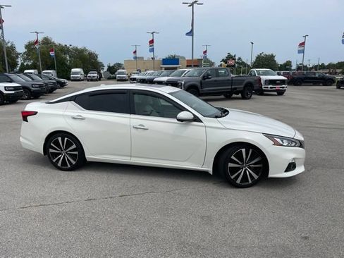 Used 2019 Nissan Altima 2.5 Platinum FWD image 2