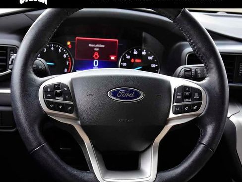 Used 2022 Ford Explorer XLT w/ Equipment Group 202A image 17