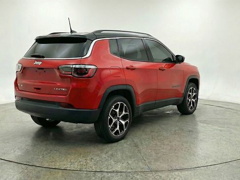 Used 2025 Jeep Compass Limited image 9