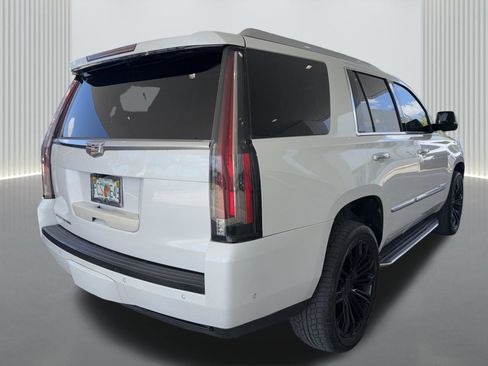 Used 2019 Cadillac Escalade Luxury RWD image 4