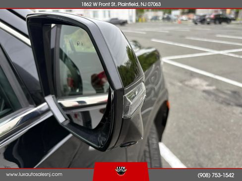 Used 2022 GMC Yukon XL SLT w/ SLT Luxury Package AWD/4WD image 50