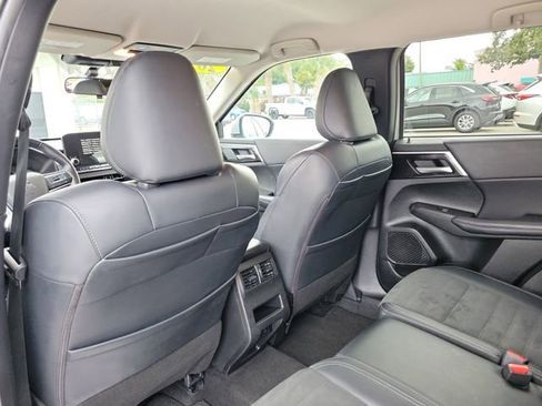 Used 2024 Mitsubishi Outlander SE image 14