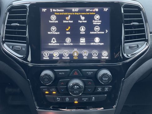 Used 2021 Jeep Grand Cherokee Laredo X image 19