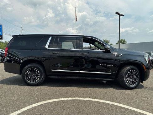 Used 2025 GMC Yukon XL Elevation w/ Technology Package AWD/4WD image 5