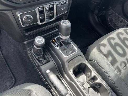 Used 2019 Jeep Wrangler Unlimited Sport S AWD/4WD image 30