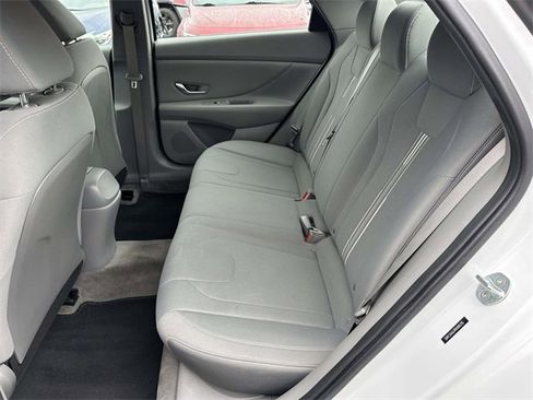 Used 2022 Hyundai Elantra SEL w/ Convenience Package image 19