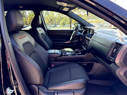 Used 2025 Nissan Pathfinder Rock Creek image 10