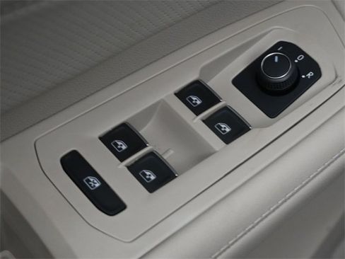 New 2026 Volkswagen Atlas SE image 13