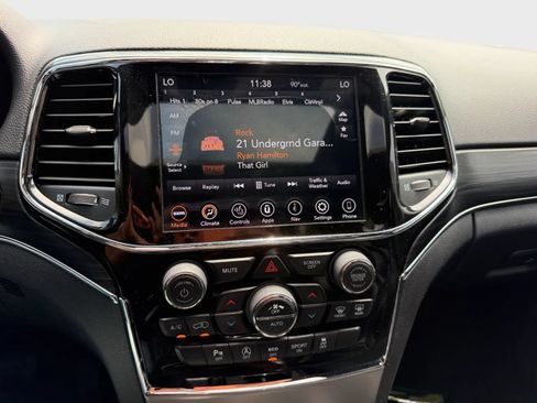 Used 2021 Jeep Grand Cherokee Limited AWD/4WD image 12