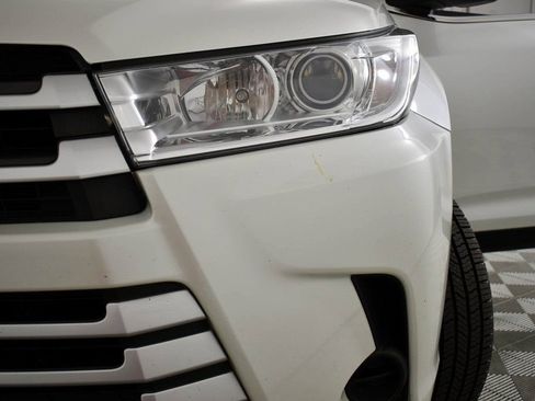 Used 2019 Toyota Highlander LE image 2