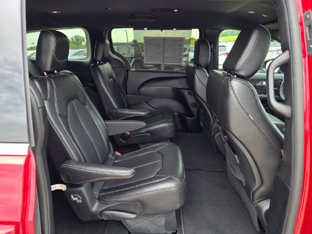 Certified 2025 Chrysler Pacifica Select FWD image 13
