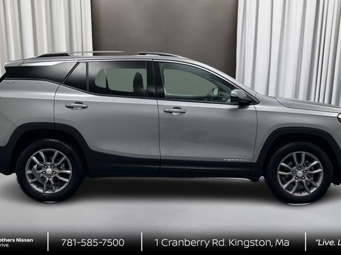 Used 2024 GMC Terrain SLT AWD/4WD image 4