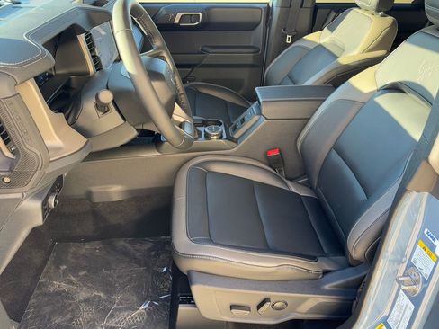 New 2025 Ford Bronco Outer Banks image 7