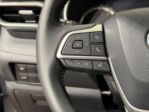 Certified 2025 Toyota Highlander XLE AWD/4WD image 25