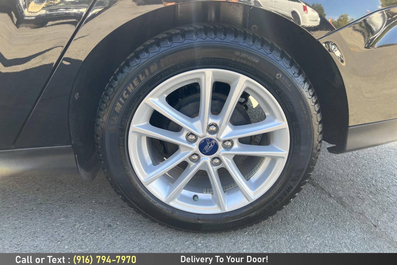 Used 2018 Ford Focus SE w/ Cold Weather Package FWD image 10