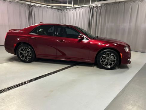 Used 2018 Chrysler 300 S w/ 300S Premium Group image 8