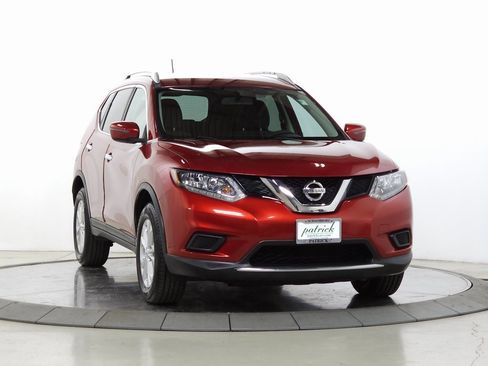 Used 2016 Nissan Rogue SV image 1