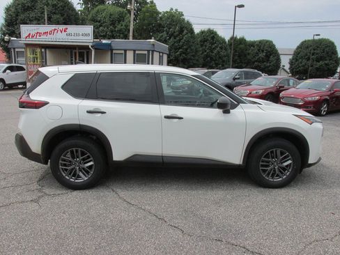 Used 2023 Nissan Rogue S AWD/4WD image 3