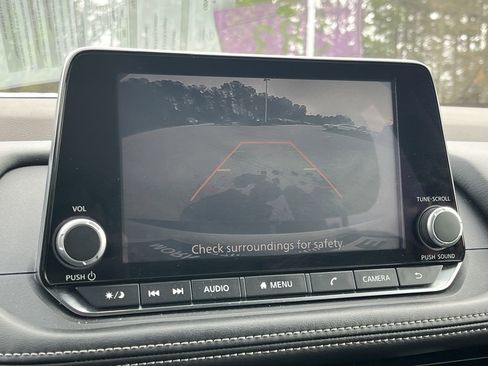 Certified 2022 Nissan Rogue SV image 3