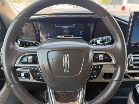Used 2022 Lincoln Navigator Reserve AWD/4WD image 38