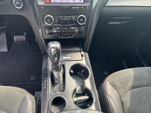 Used 2019 Ford Explorer XLT w/ Equipment Group 202A FWD image 15