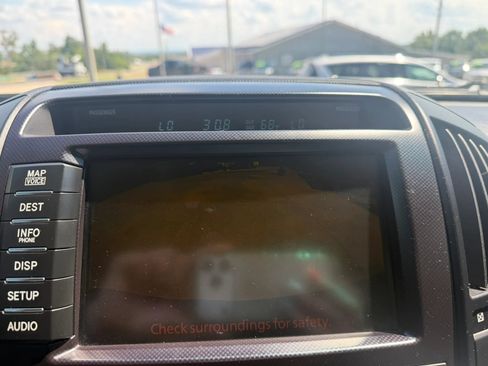 Used 2011 Toyota Land Cruiser w/ Upgrade Pkg AWD/4WD image 26