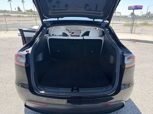 Used 2021 Tesla Model Y Long Range AWD/4WD image 21
